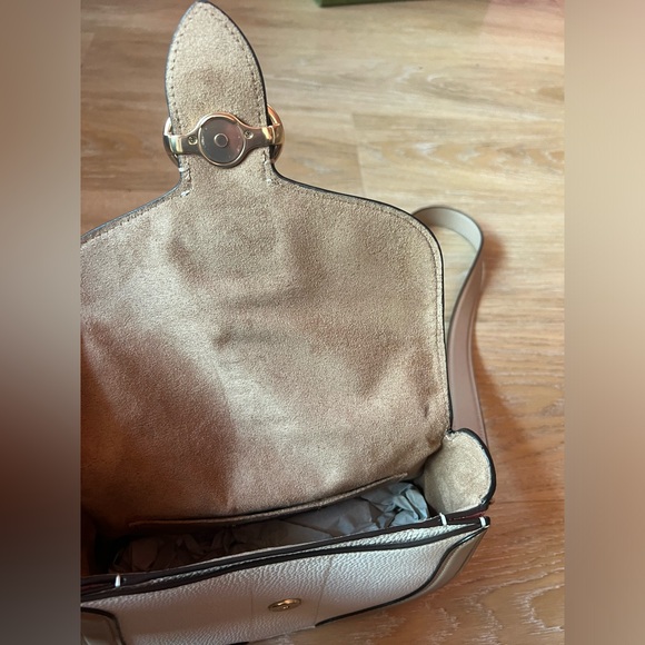 Coach - Picture 5 of 6